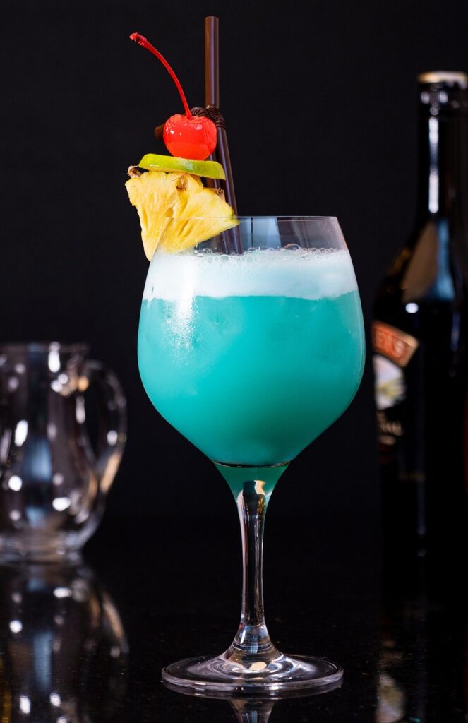 cocktail, alcohol, glass, drink, beverage, restaurant, bar, cold drink, pineapple, fruits, refreshment, western